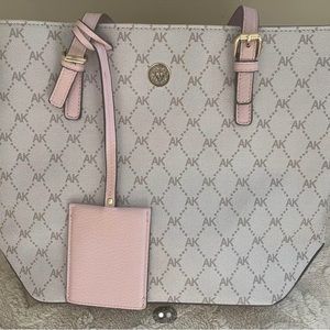 I’m selling this bag